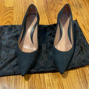 Vintage Gucci kitten heel!